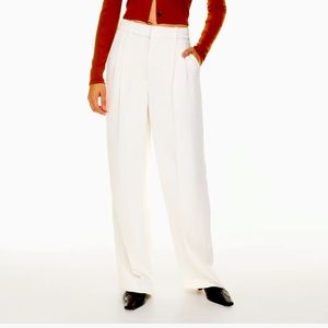 NWT Aritzia Wilfred Effortless Pant (short)